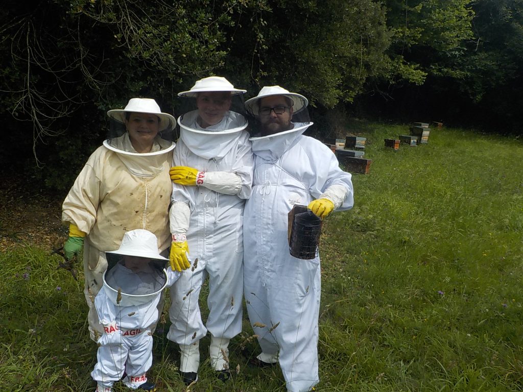 les-colmenes-de-tate-asturias-abejas-colmenas-miel-andres-familia (5)
