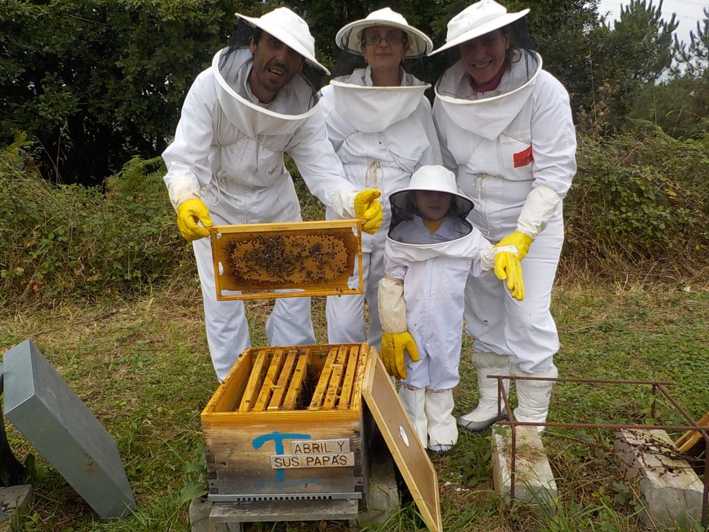 les-colmenes-de-tate-asturias-abejas-visita-padrinos-abril-papas (3)
