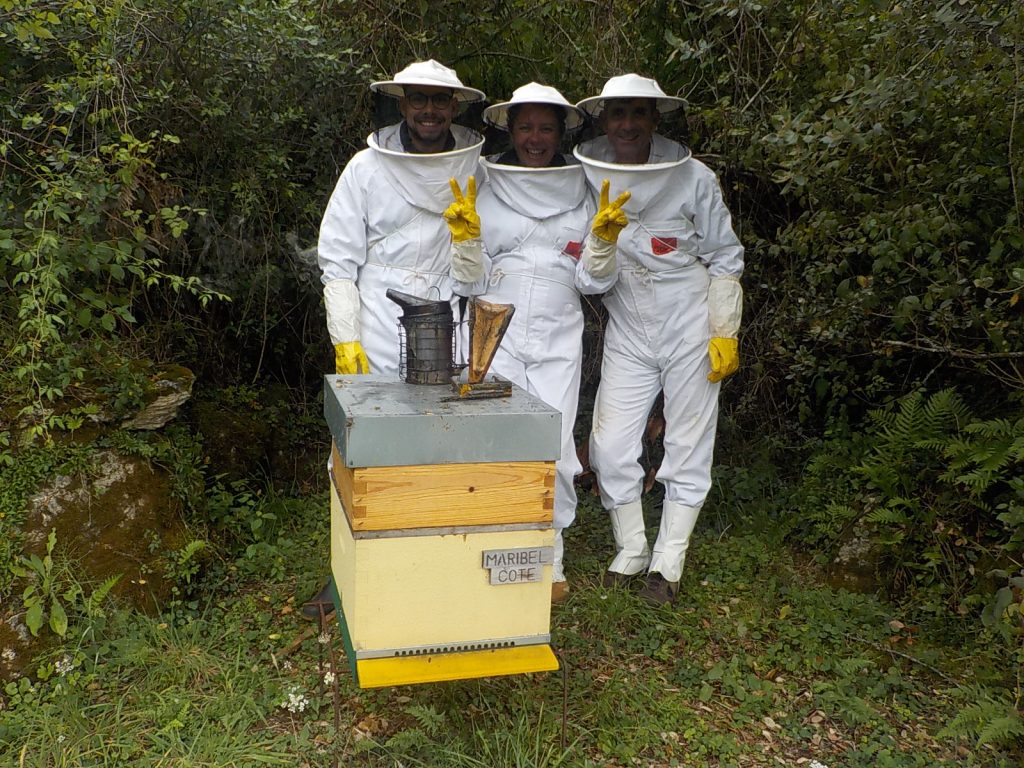les-colmenes-de-tate-asturias-abejas-visita-padrinos-maribel-cote